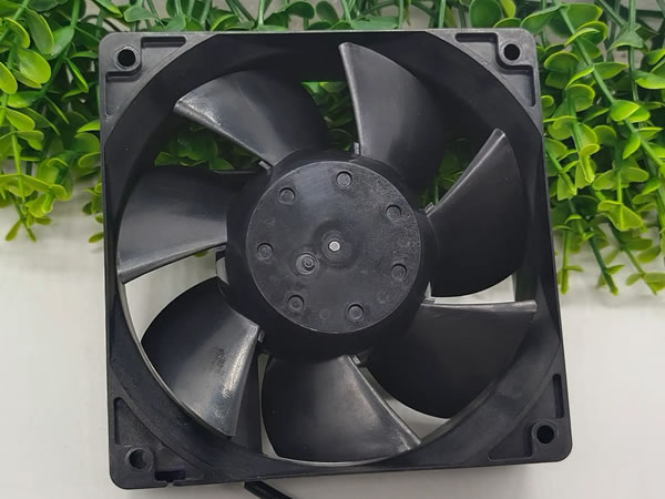 电脑散热风扇怎么清理?